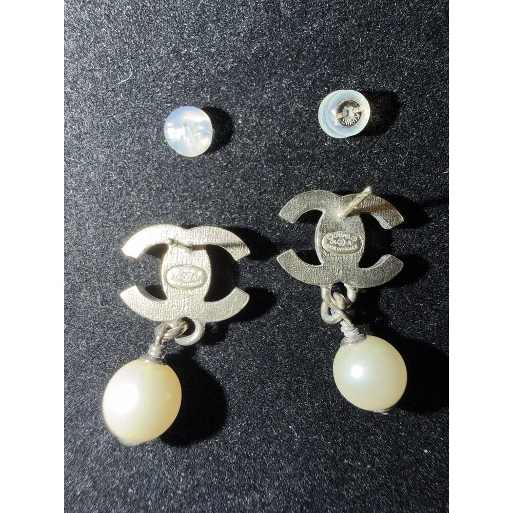 ⁠Chanel Vintage Faux Pearl CC Logo Dangle Drop Earrings Silver Tone 04A Pierced